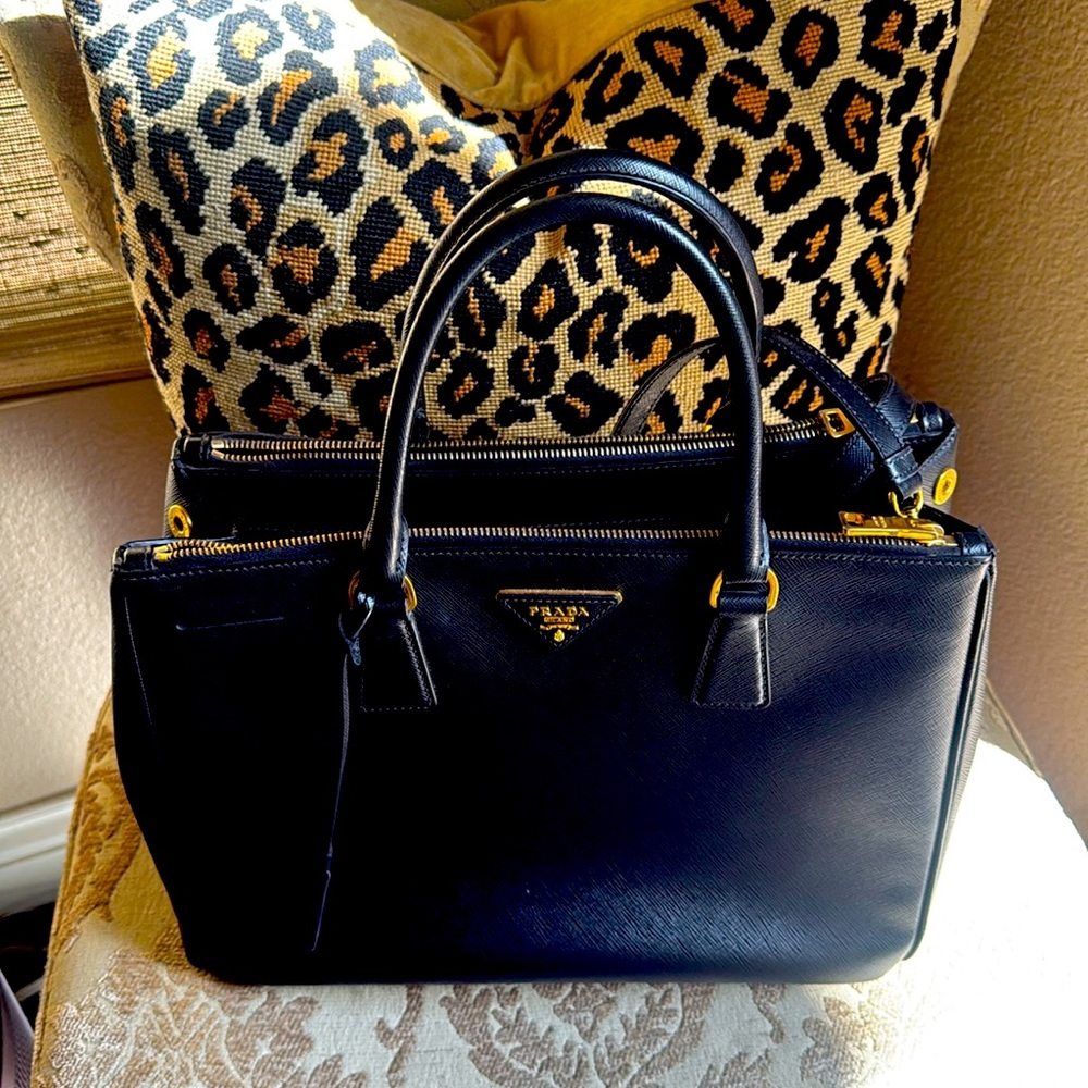 Prada Black Galleria Bag! Can be worn as hand bag or cross body